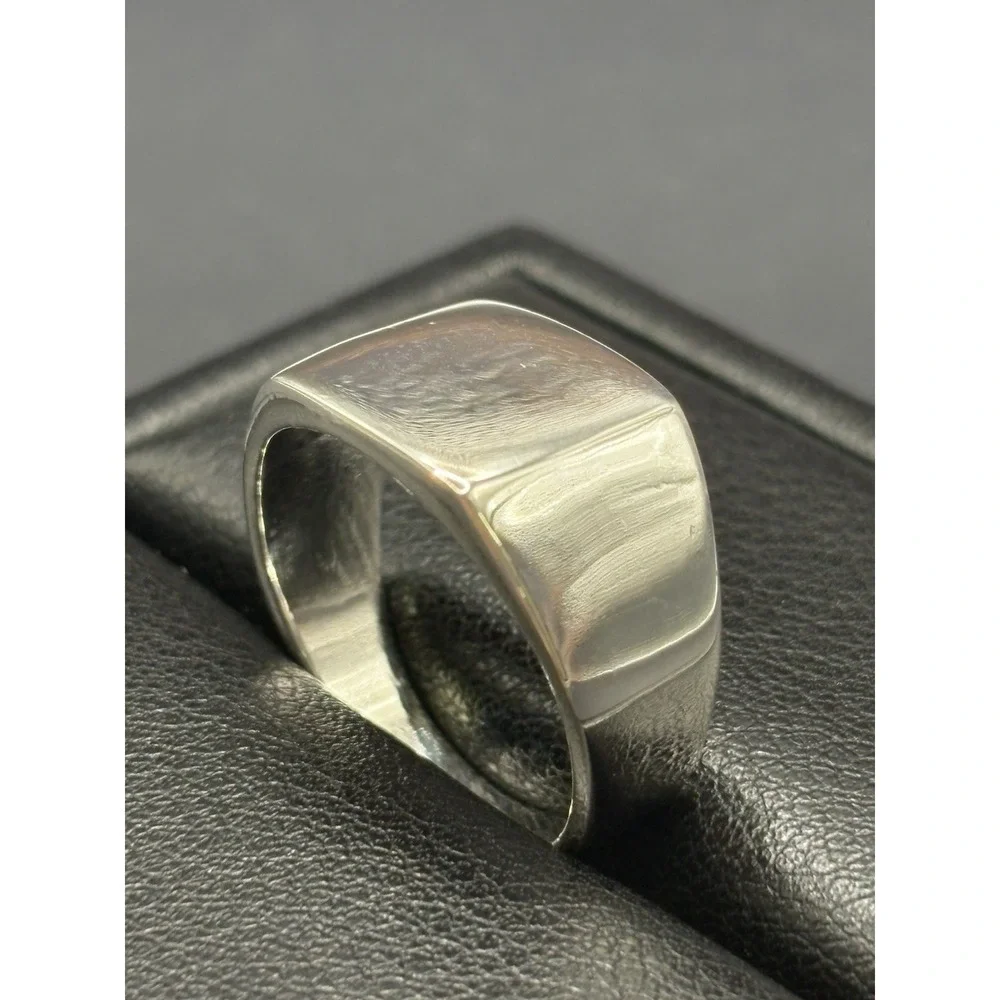New Condition Sterling Silver Large Plain Signet Ring 925 Size 10 J3